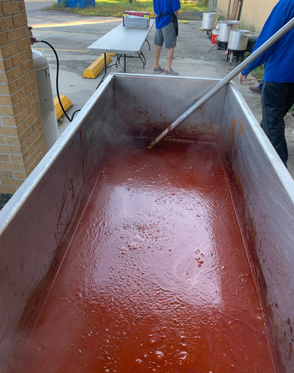 How much food for a spaghetti dinner
fundraiser? photo of our school cooking spaghetti sauce in a giant vat